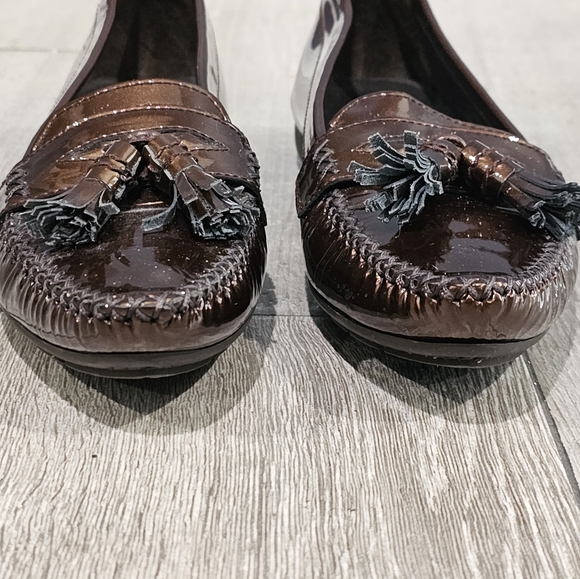 STUART WEITZMAN Bronze Metallic Patent Leather Pointed Toe Tassel Loafers 7M - Picture 4 of 10
